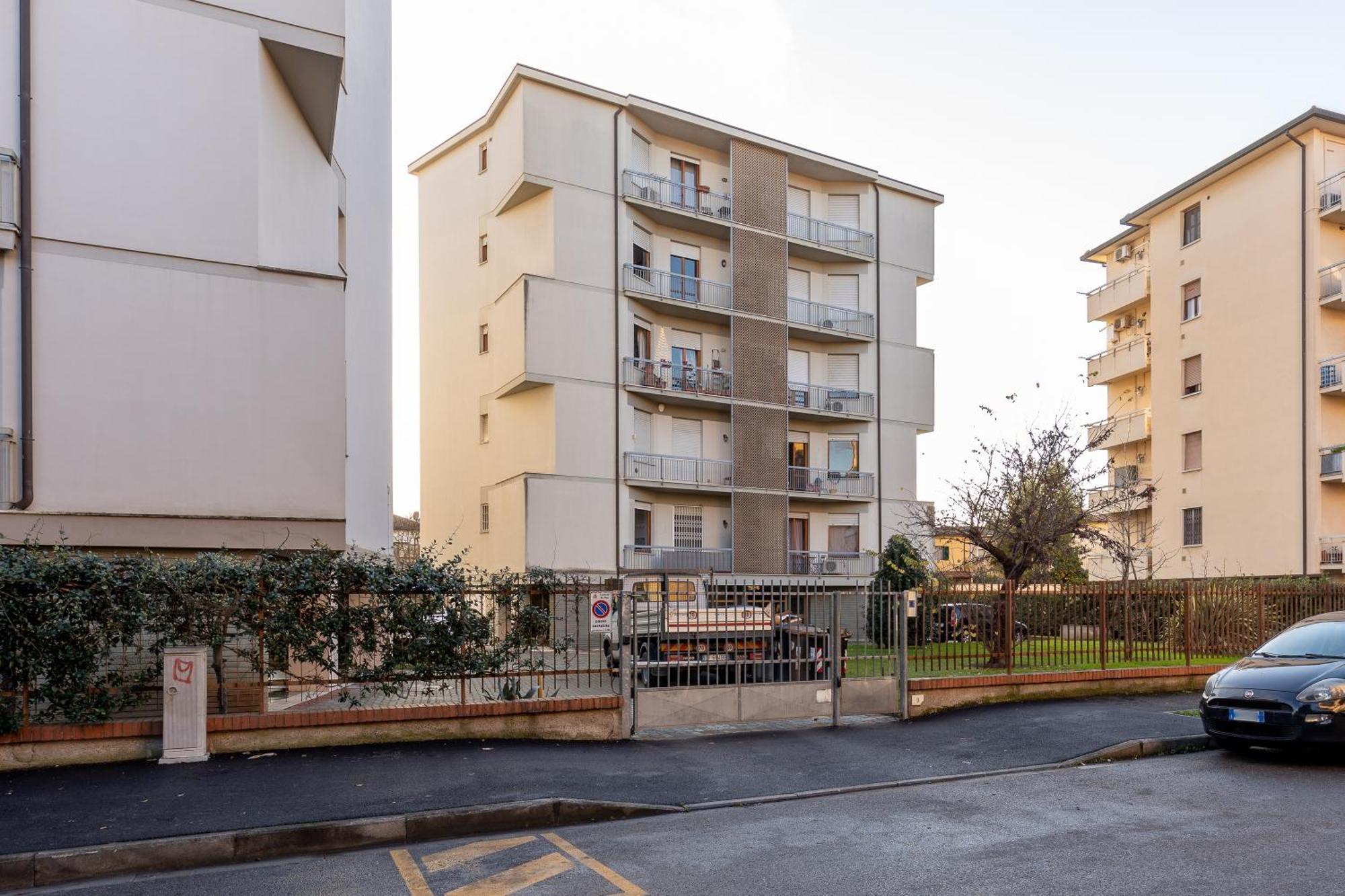 Pisa Quiet And Bright Flats With Balcony Apartment Exterior photo